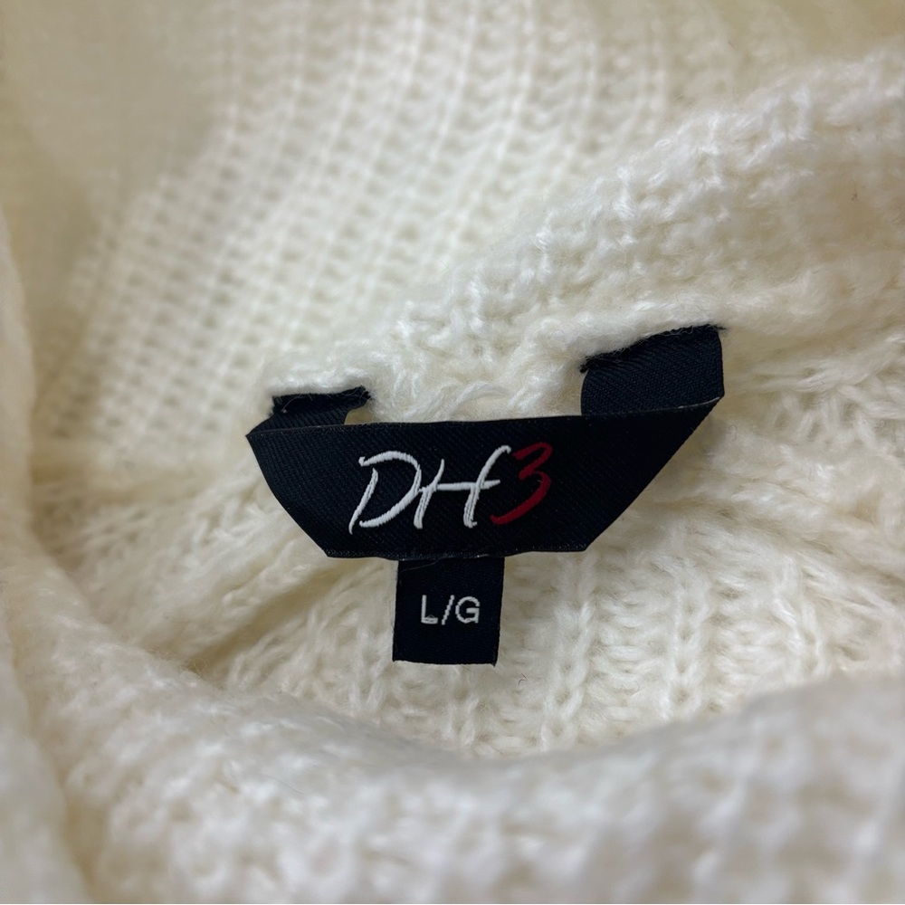 Cozy Cream Turtleneck Sweater - Picture 4 of 10